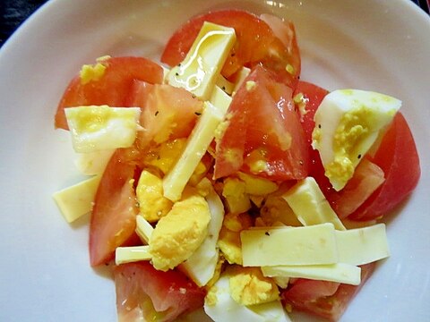 チーズ入りトマト卵サラダ
